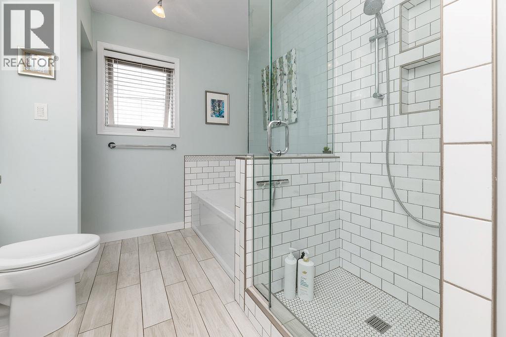 1110 6Th Street S, Invermere, BC - Indoor Photo Showing Bathroom