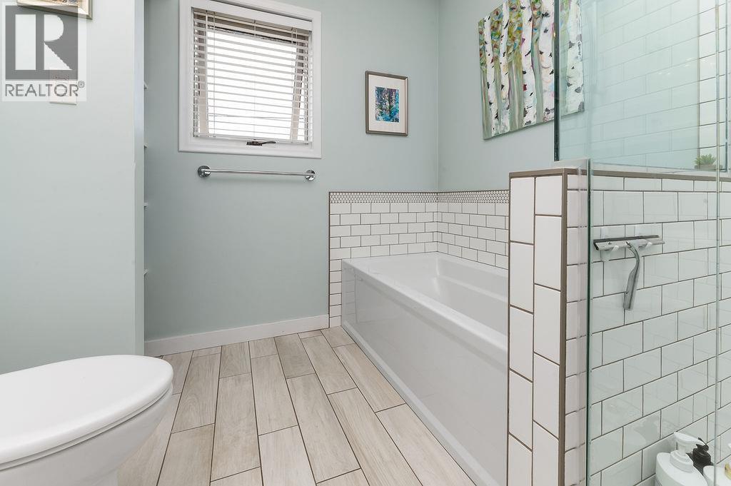 1110 6Th Street S, Invermere, BC - Indoor Photo Showing Bathroom