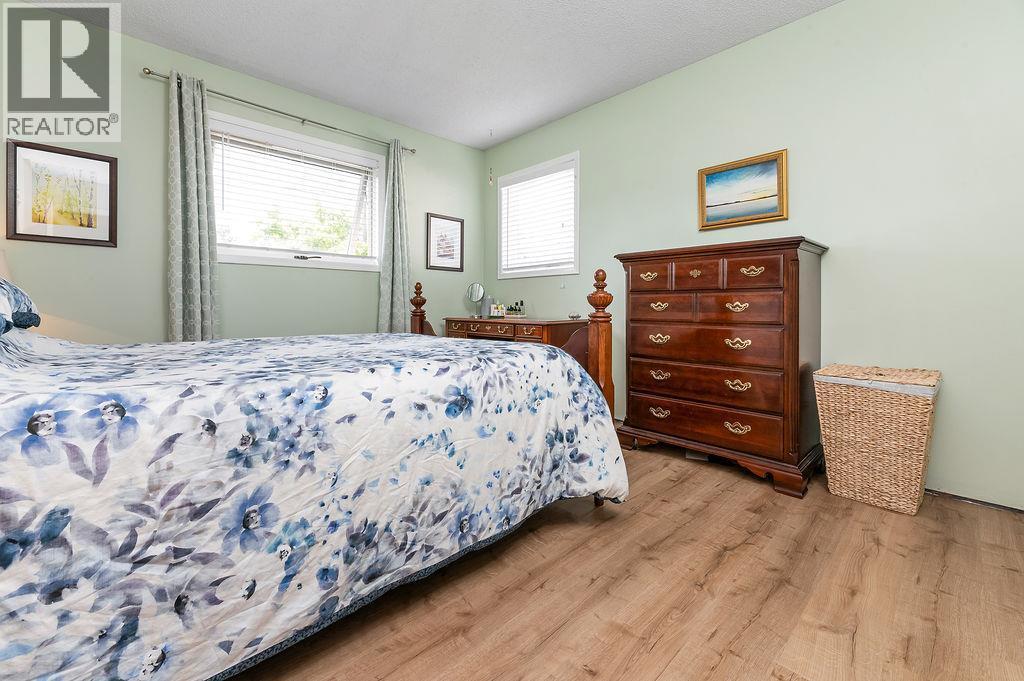 1110 6Th Street S, Invermere, BC - Indoor Photo Showing Bedroom