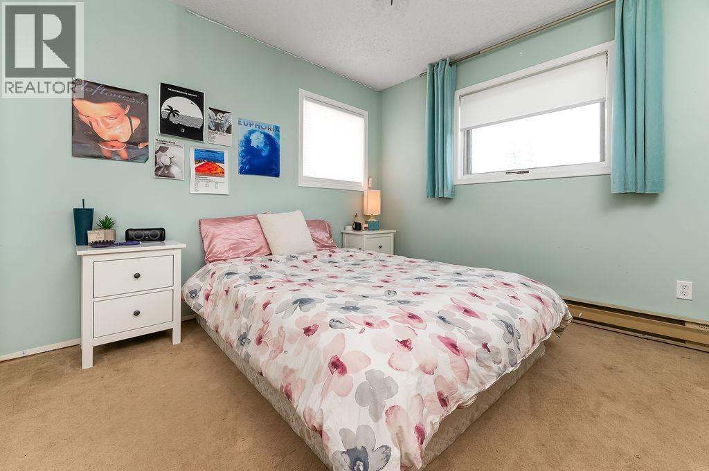 1110 6Th Street S, Invermere, BC - Indoor Photo Showing Bedroom