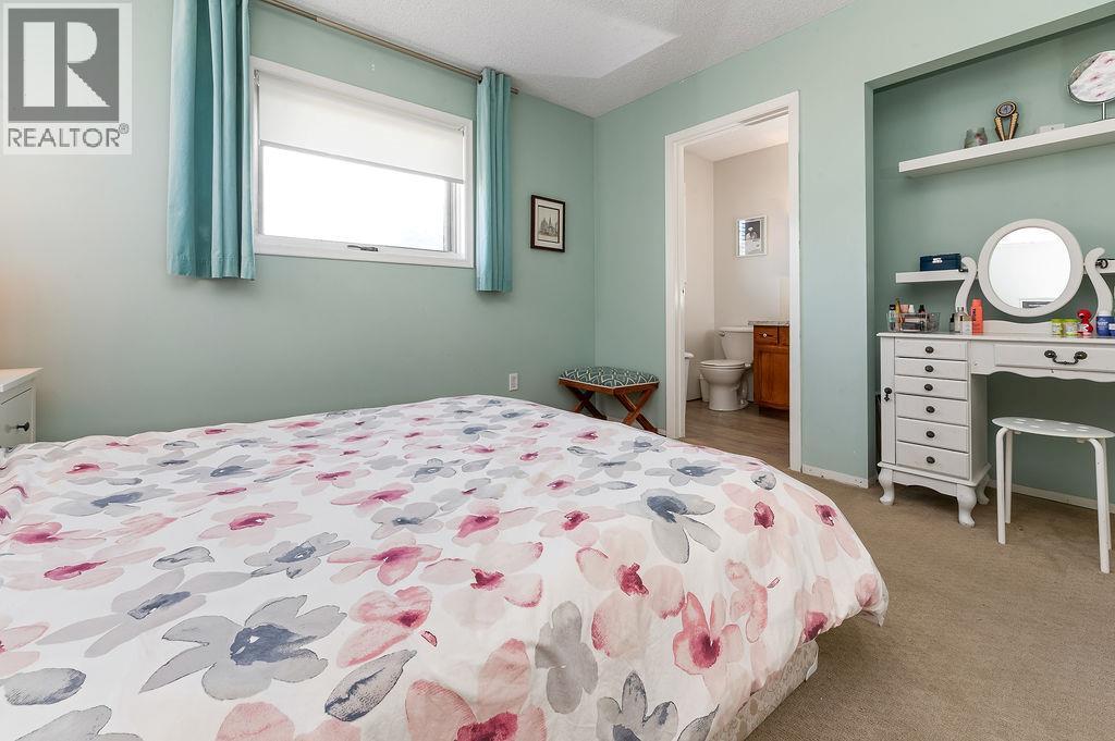 1110 6Th Street S, Invermere, BC - Indoor Photo Showing Bedroom