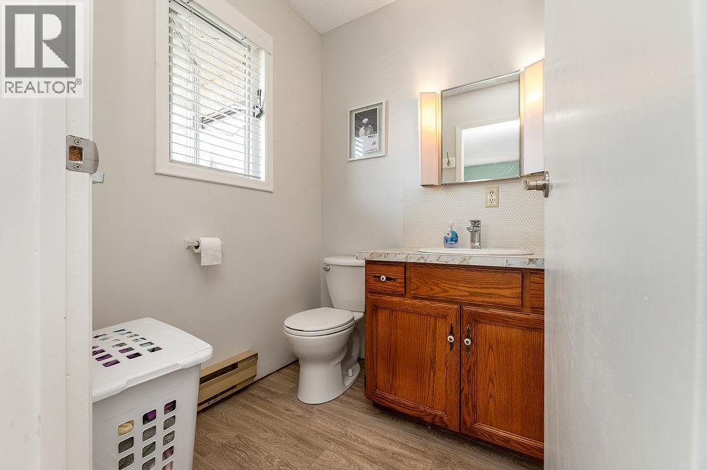 1110 6Th Street S, Invermere, BC - Indoor Photo Showing Bathroom