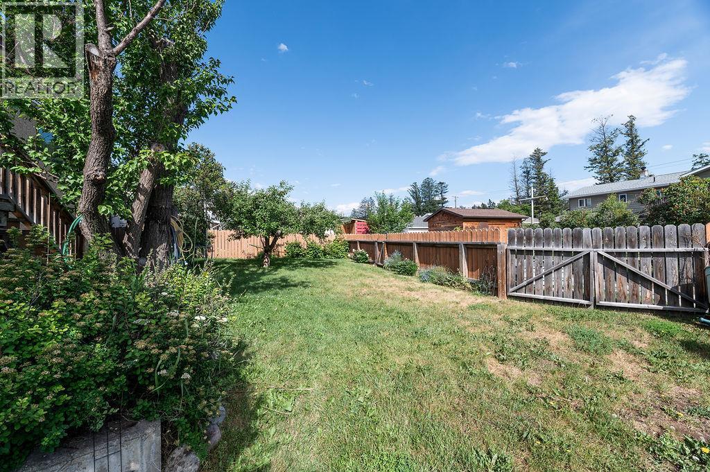 1110 6Th Street S, Invermere, BC - Outdoor