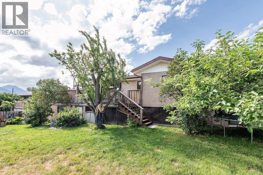 1110 6Th Street S, Invermere, BC - Outdoor