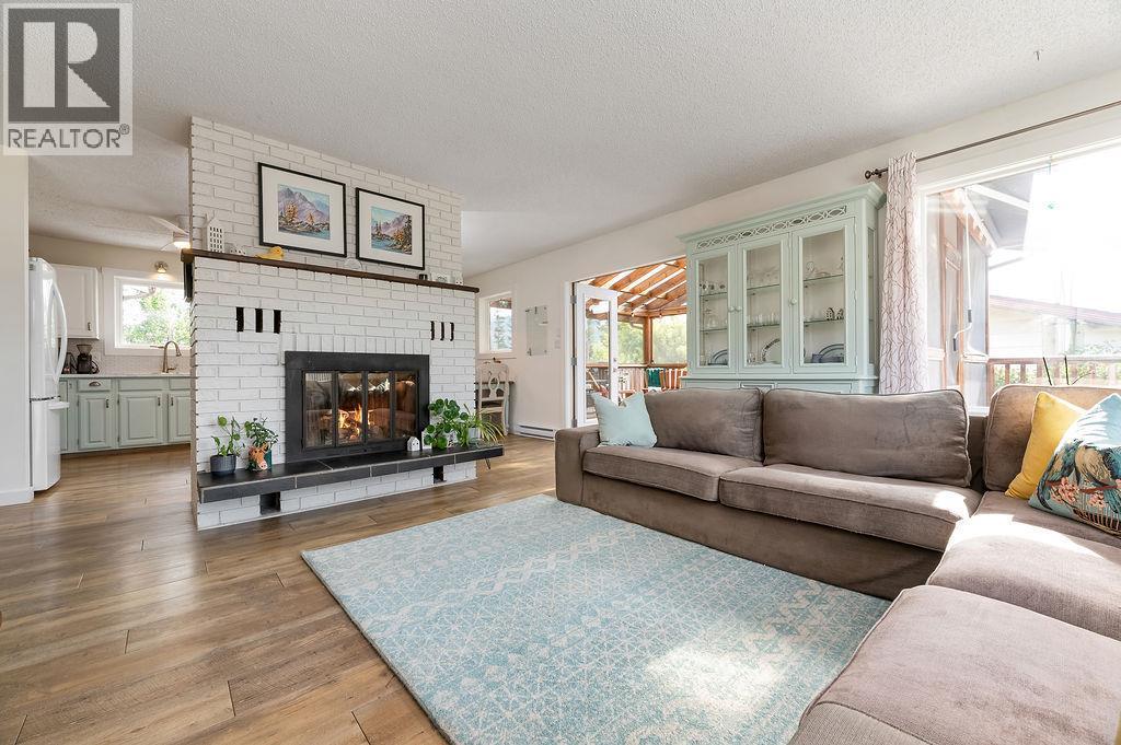 1110 6Th Street S, Invermere, BC - Indoor Photo Showing Living Room With Fireplace