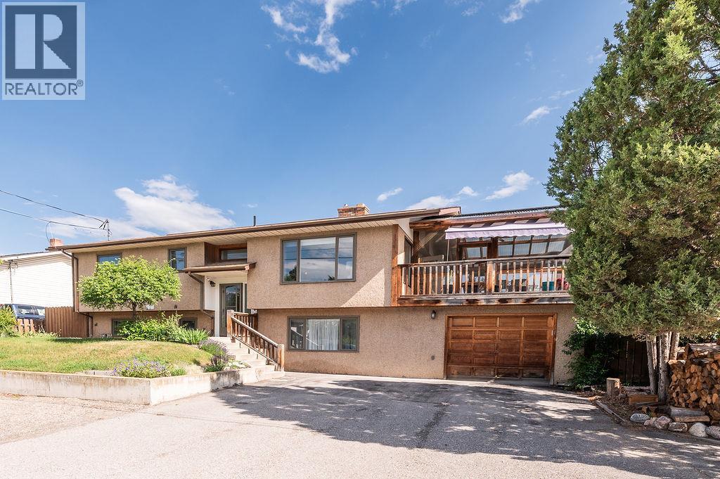 1110 6Th Street S, Invermere, BC - Outdoor