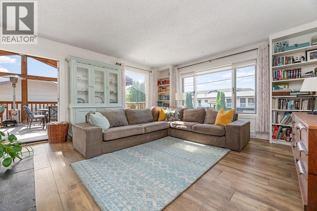 1110 6Th Street S, Invermere, BC - Indoor Photo Showing Living Room