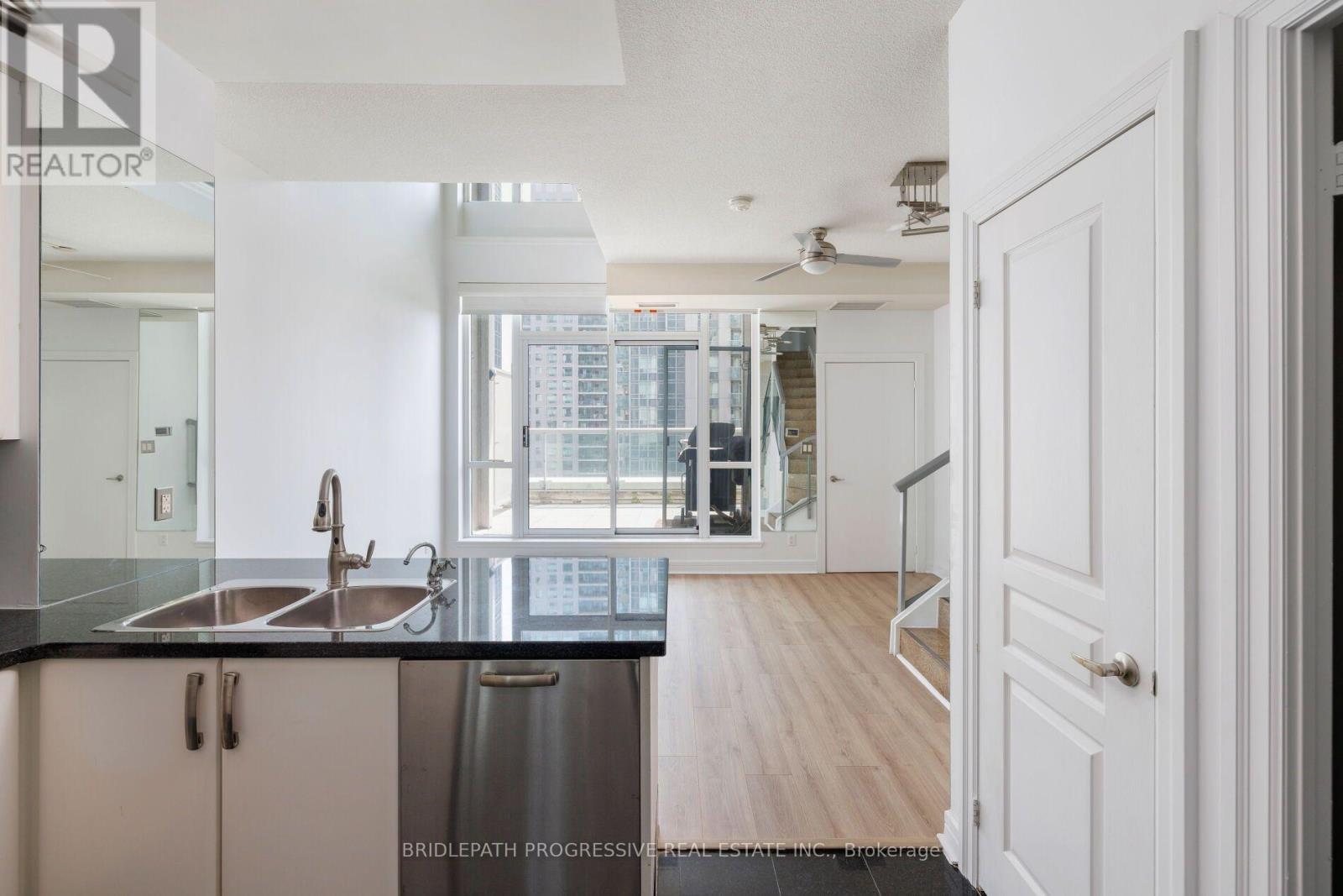 509 - 1 Avondale Avenue, Toronto, ON - Indoor Photo Showing Kitchen With Double Sink