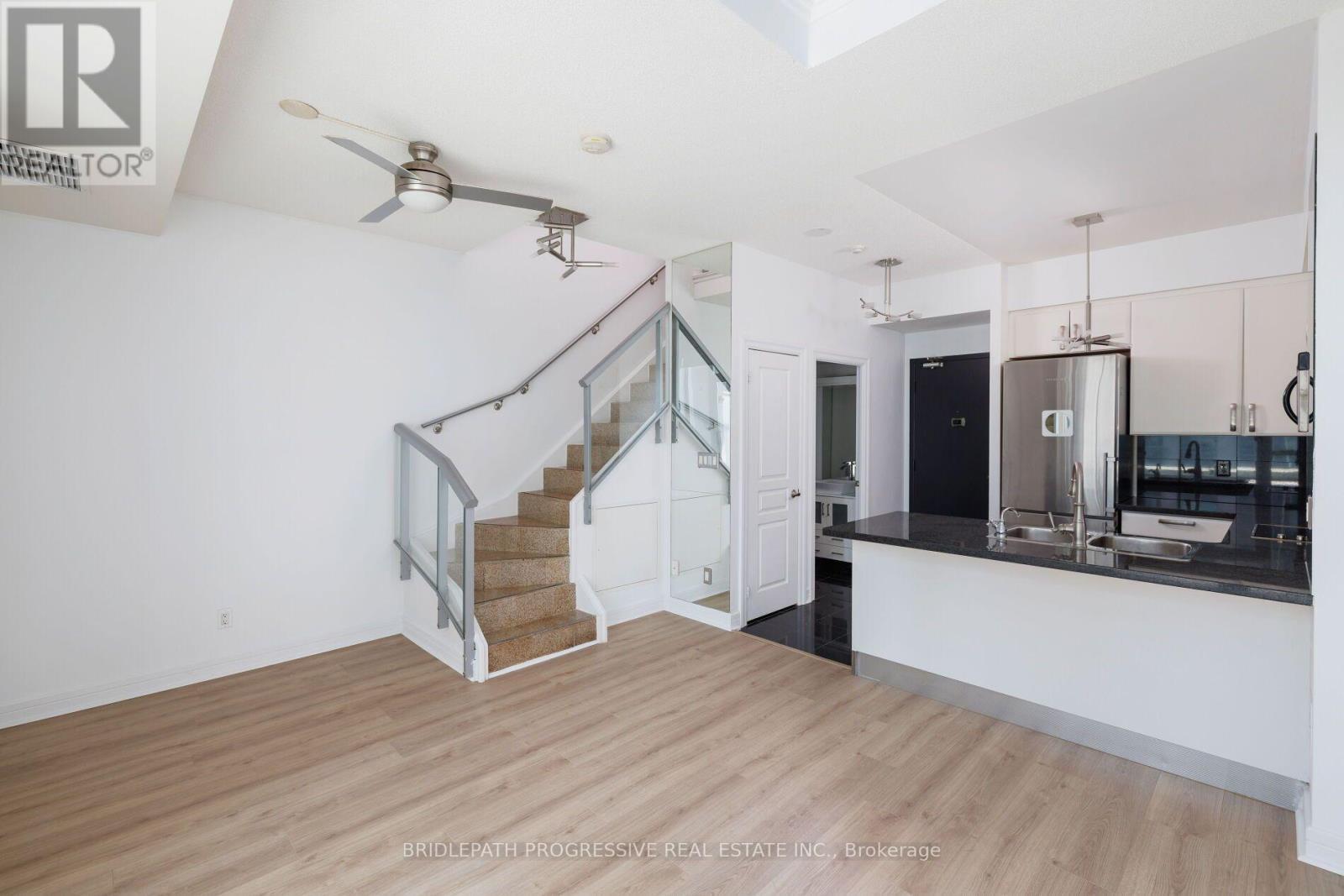 509 - 1 Avondale Avenue, Toronto, ON - Indoor Photo Showing Kitchen