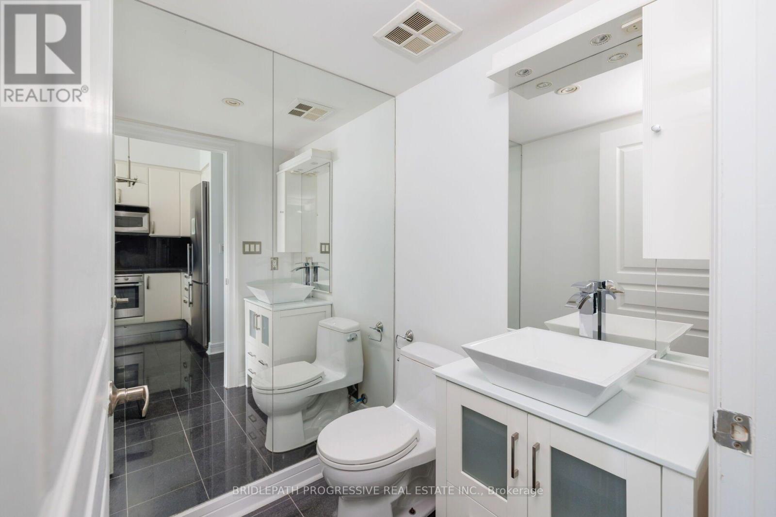 509 - 1 Avondale Avenue, Toronto, ON - Indoor Photo Showing Bathroom