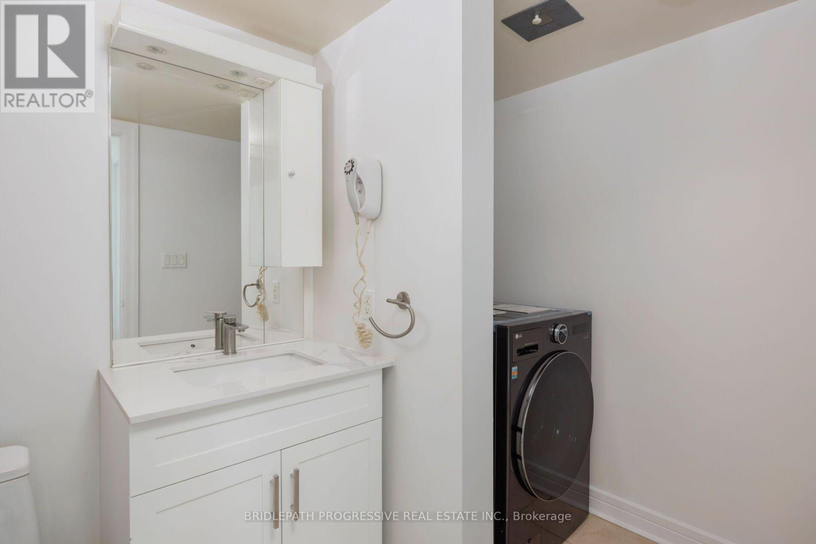 509 - 1 Avondale Avenue, Toronto, ON - Indoor Photo Showing Laundry Room