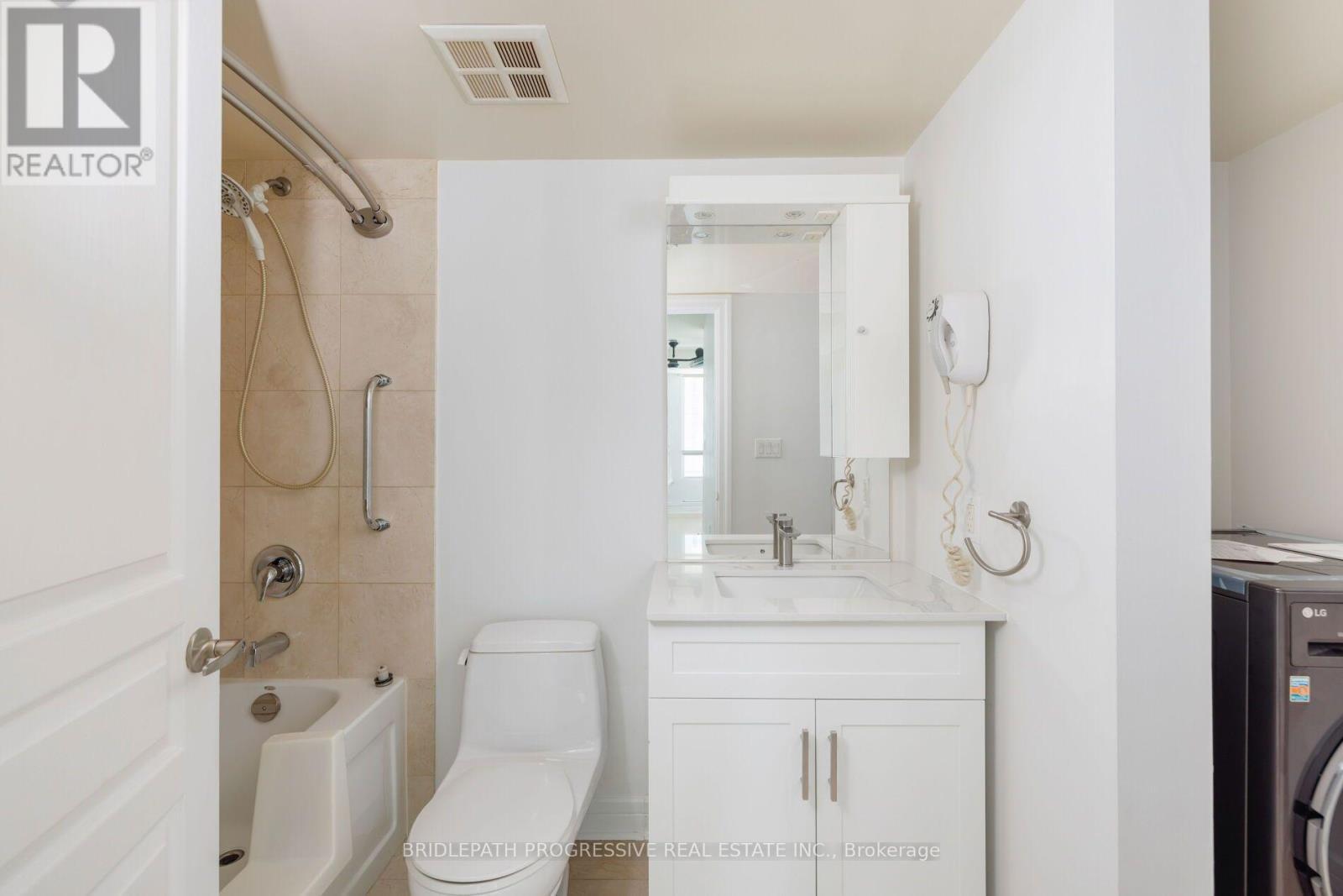 509 - 1 Avondale Avenue, Toronto, ON - Indoor Photo Showing Bathroom