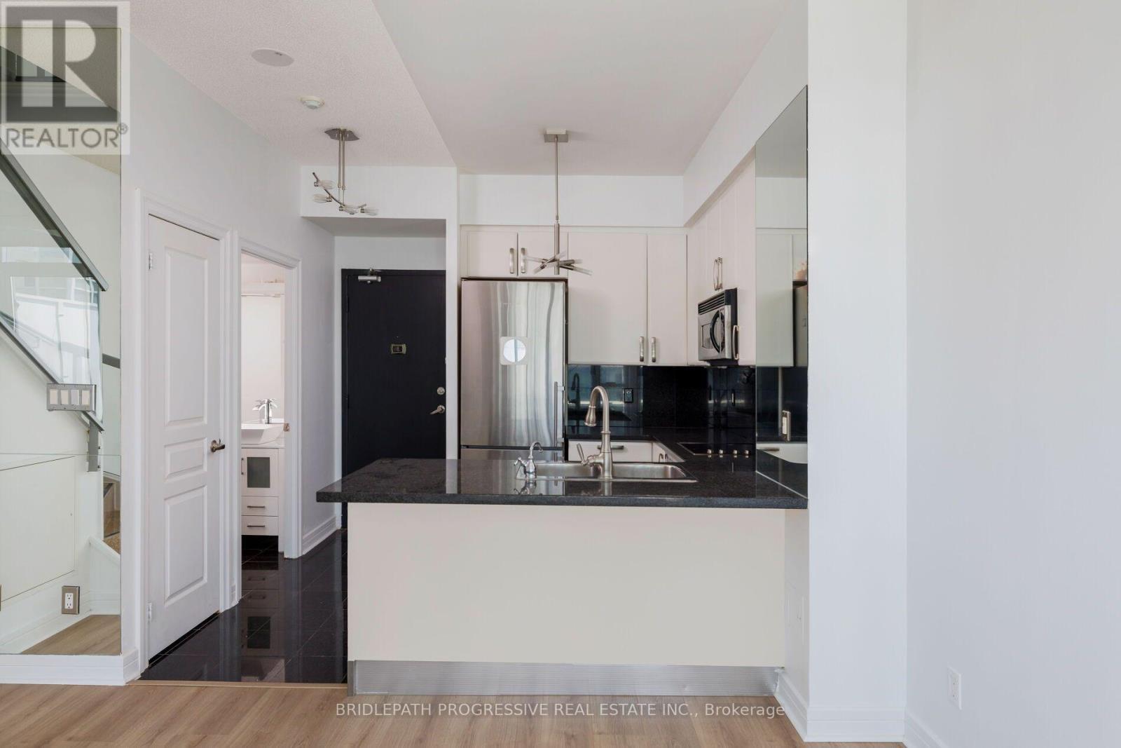 509 - 1 Avondale Avenue, Toronto, ON - Indoor Photo Showing Kitchen