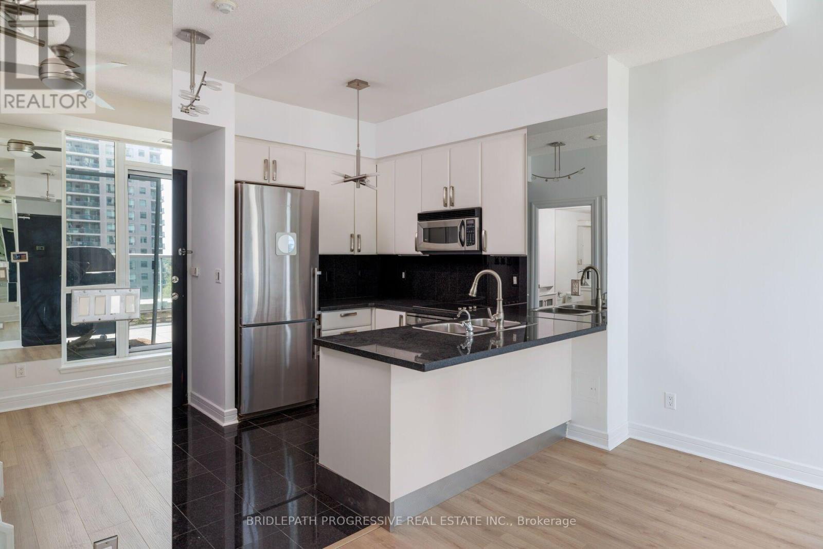 509 - 1 Avondale Avenue, Toronto, ON - Indoor Photo Showing Kitchen With Upgraded Kitchen