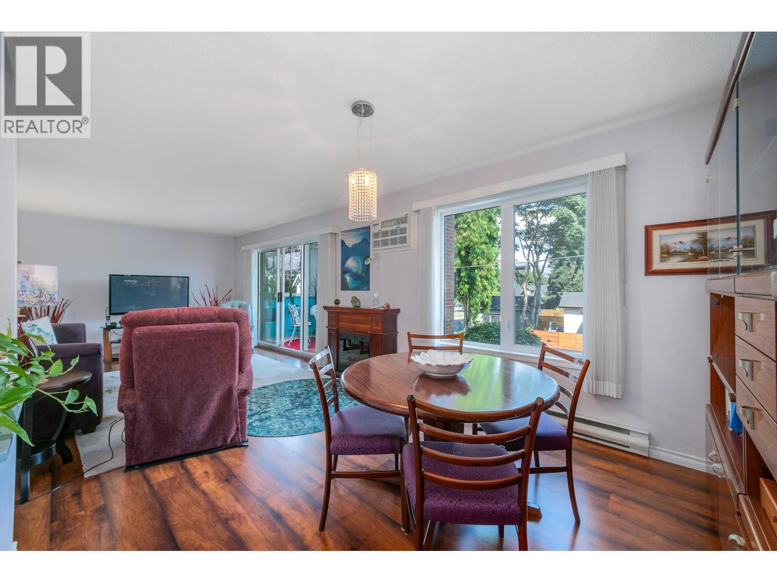 878 Bernard Avenue Unit# 103, Kelowna, BC - Indoor Photo Showing Dining Room