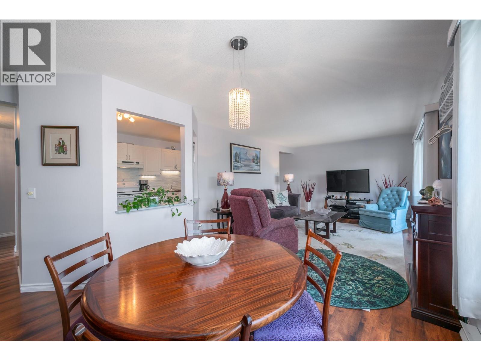 878 Bernard Avenue Unit# 103, Kelowna, BC - Indoor Photo Showing Dining Room