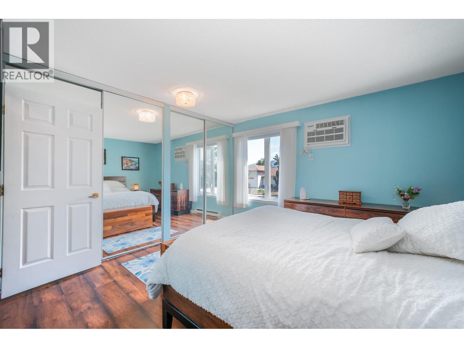 878 Bernard Avenue Unit# 103, Kelowna, BC - Indoor Photo Showing Bedroom