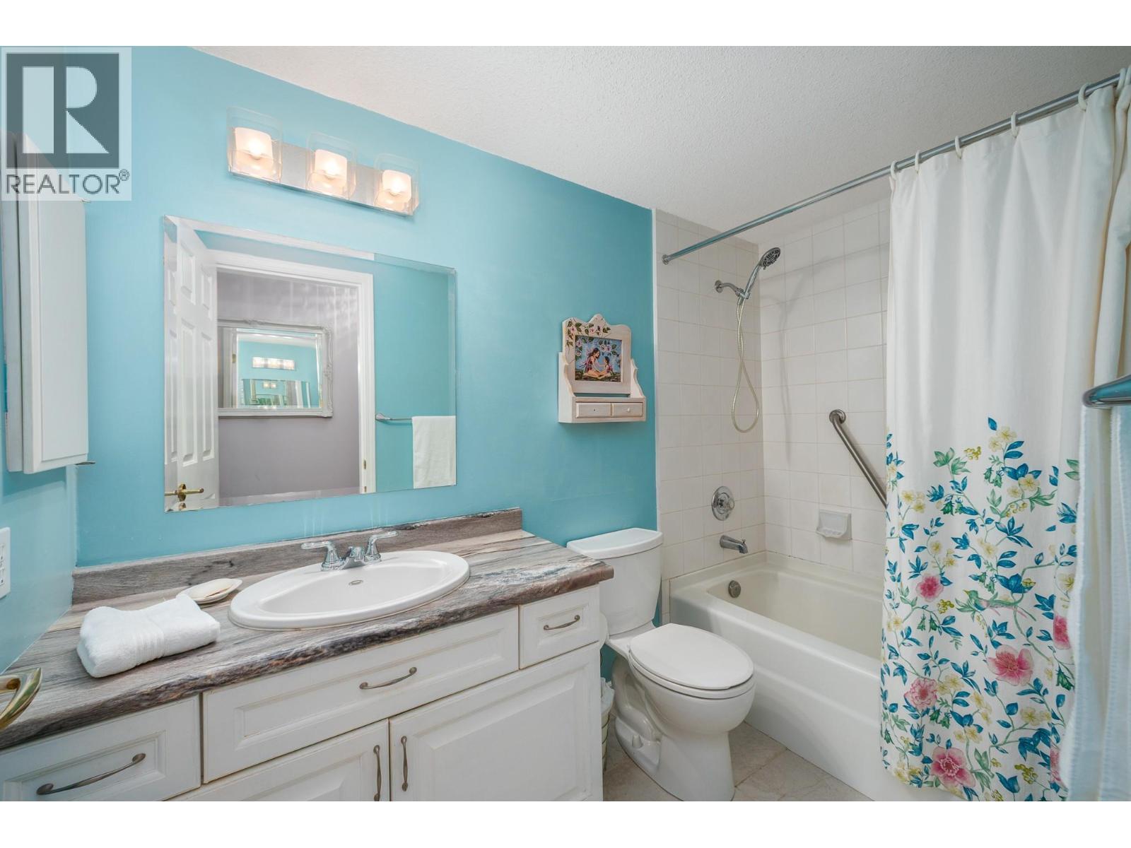 878 Bernard Avenue Unit# 103, Kelowna, BC - Indoor Photo Showing Bathroom