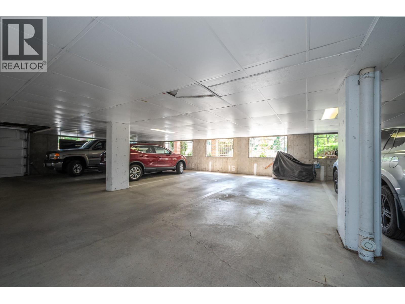 878 Bernard Avenue Unit# 103, Kelowna, BC - Indoor Photo Showing Garage