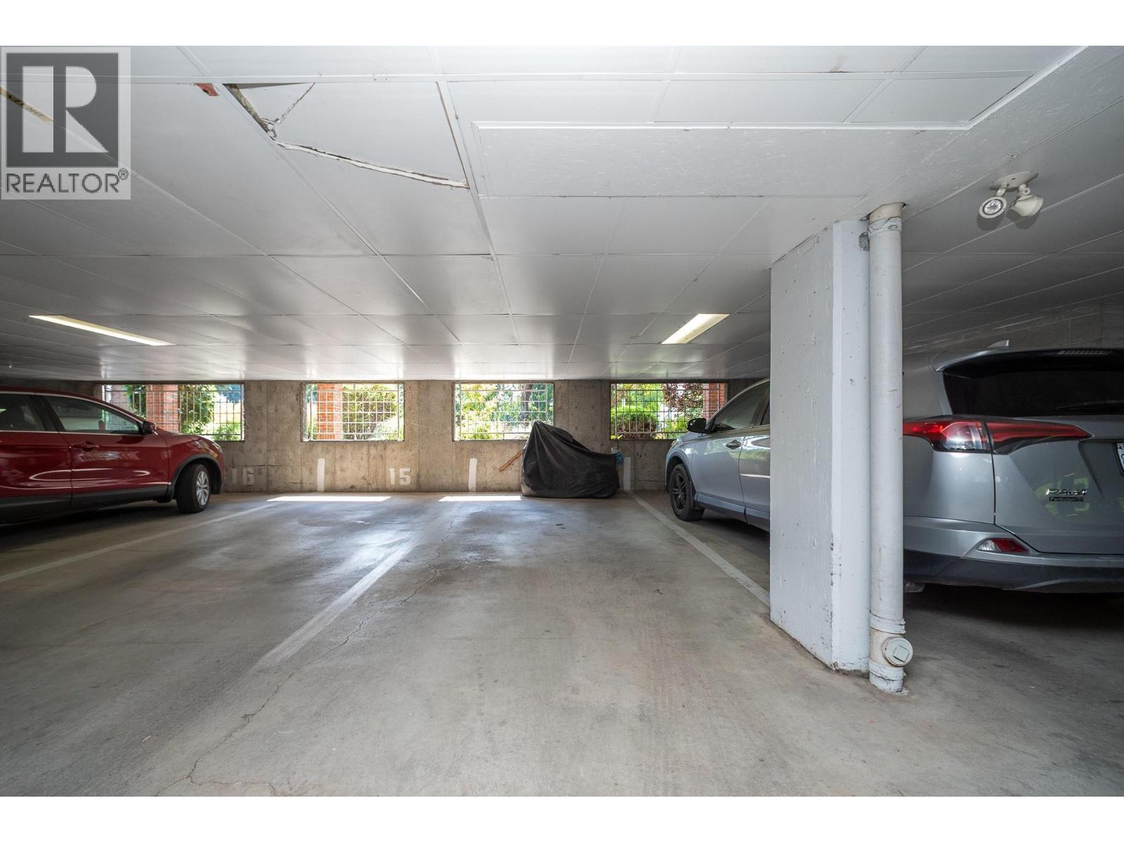 878 Bernard Avenue Unit# 103, Kelowna, BC - Indoor Photo Showing Garage