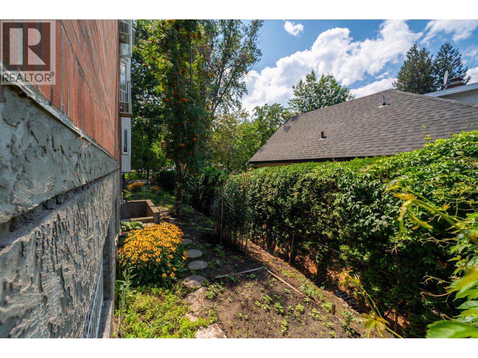 878 Bernard Avenue Unit# 103, Kelowna, BC - Outdoor