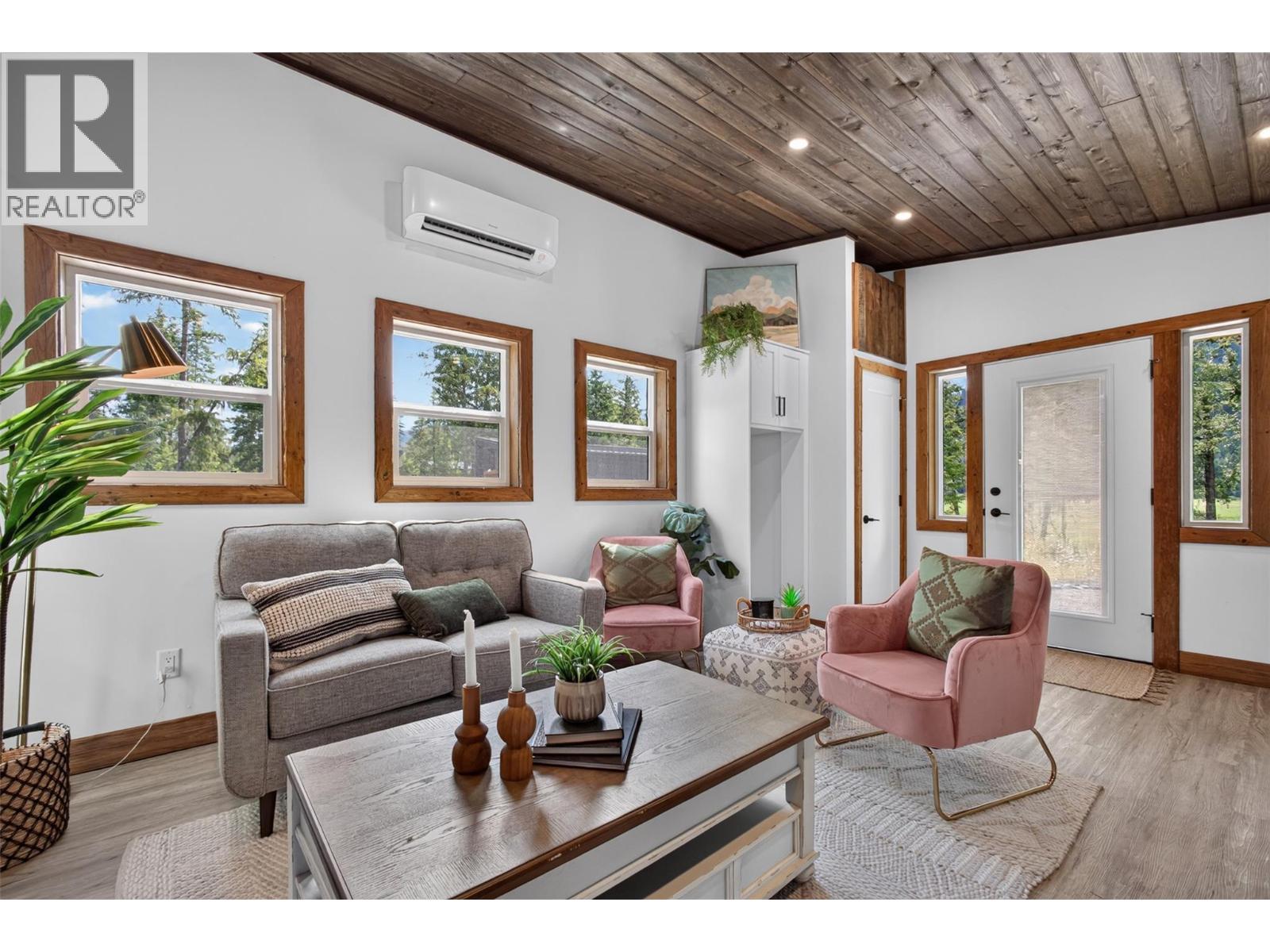 5533 33 Highway Unit# 3, Beaverdell, BC