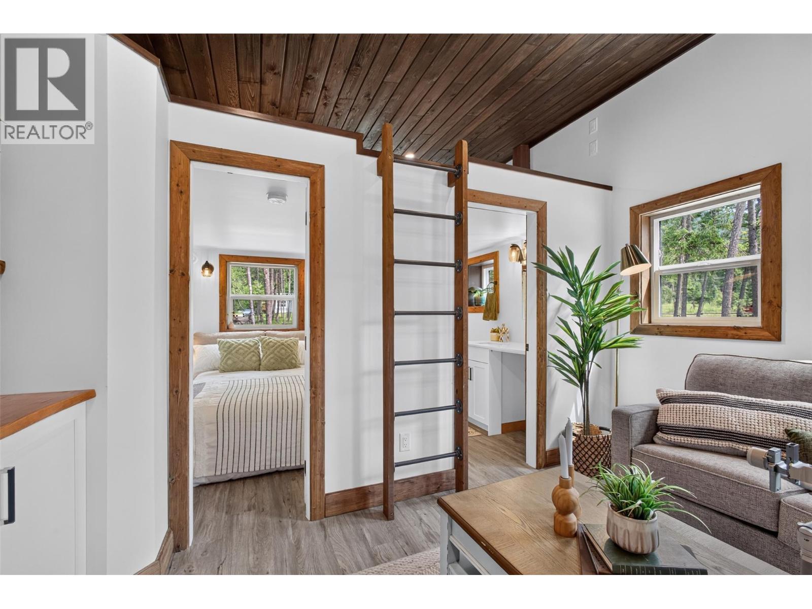 5533 33 Highway Unit# 3, Beaverdell, BC