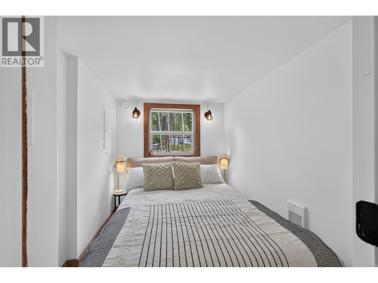 Primary bedroom - 5533 33 Highway Unit# 3, Beaverdell, BC