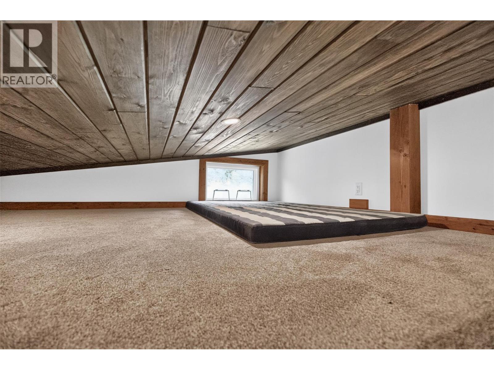 Loft - 5533 33 Highway Unit# 3, Beaverdell, BC