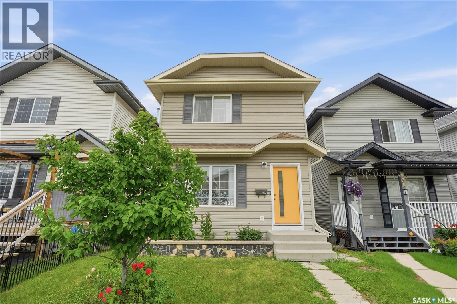 435 Blakeney Crescent, Saskatoon, SK - Outdoor With Facade