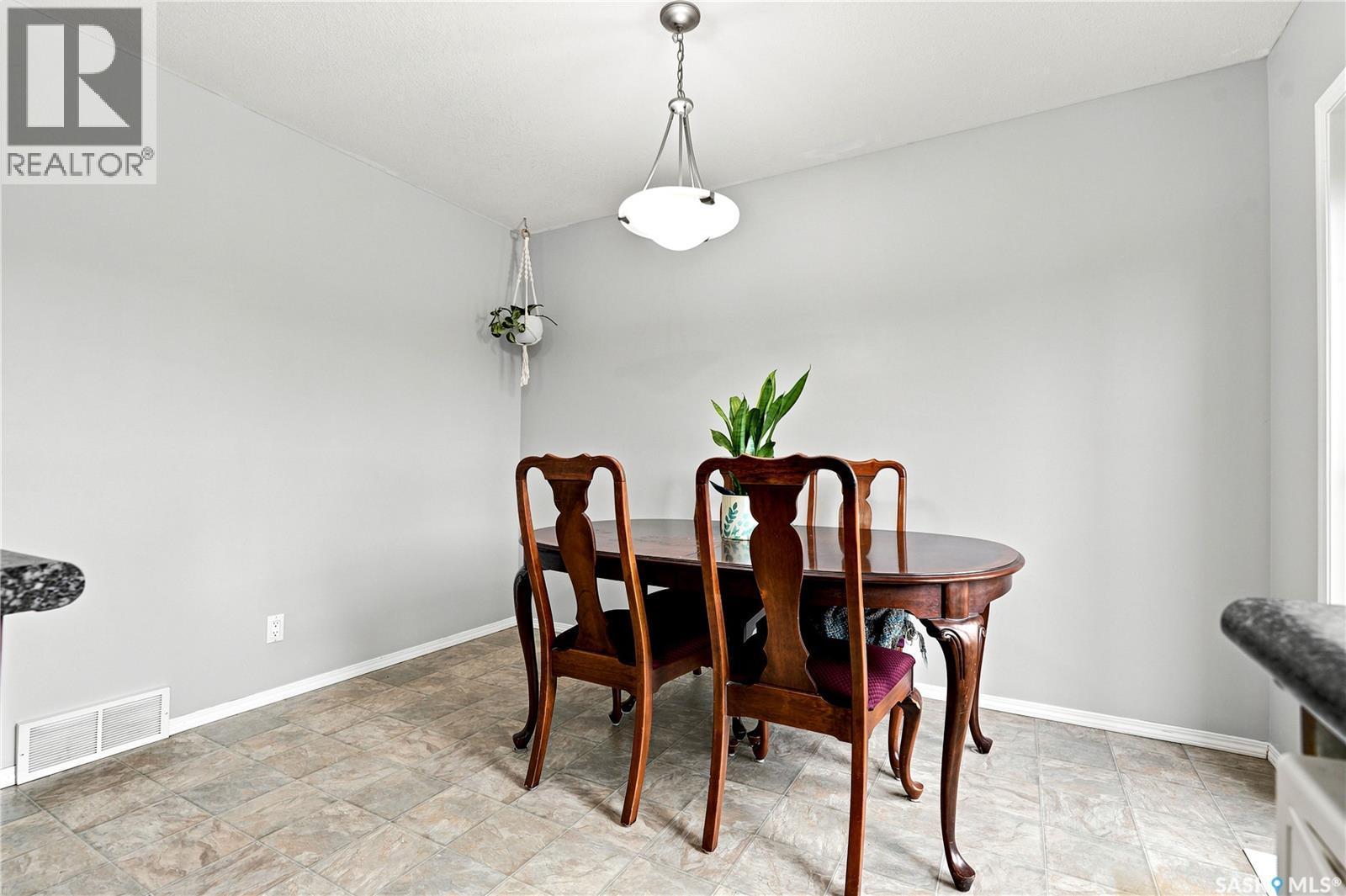 435 Blakeney Crescent, Saskatoon, SK - Indoor Photo Showing Dining Room