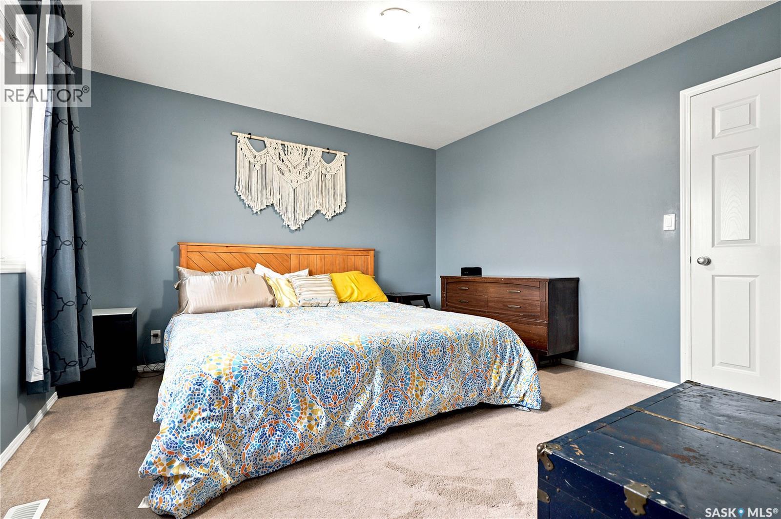 435 Blakeney Crescent, Saskatoon, SK - Indoor Photo Showing Bedroom