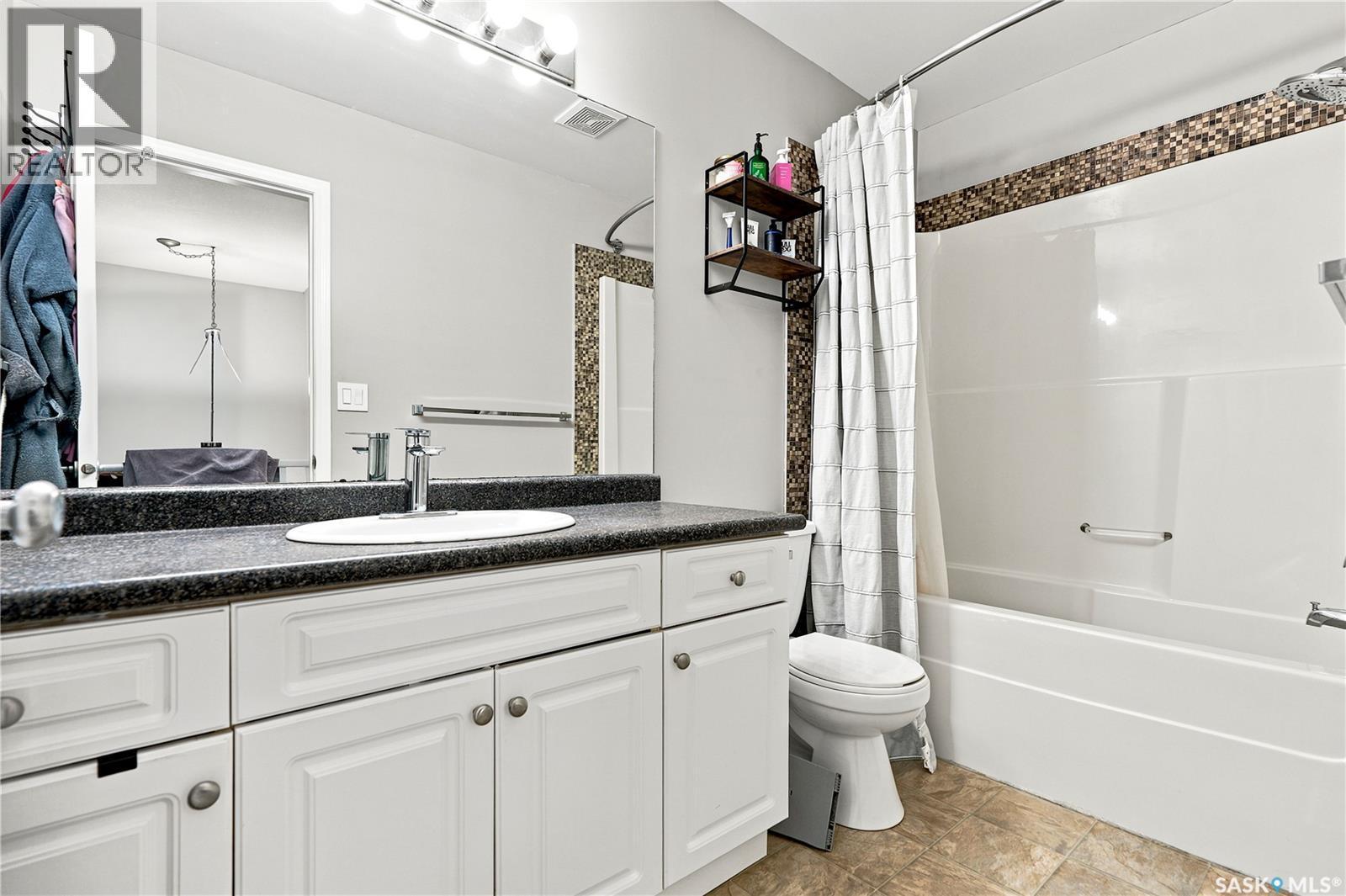 435 Blakeney Crescent, Saskatoon, SK - Indoor Photo Showing Bathroom