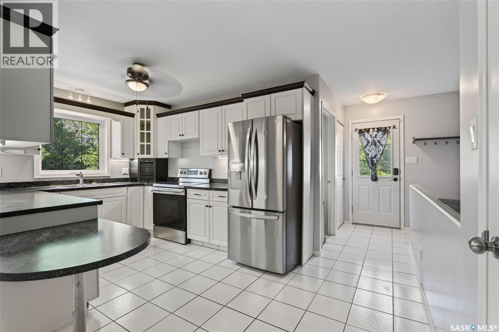 109 1St Avenue E, Vanscoy, SK - Indoor Photo Showing Kitchen
