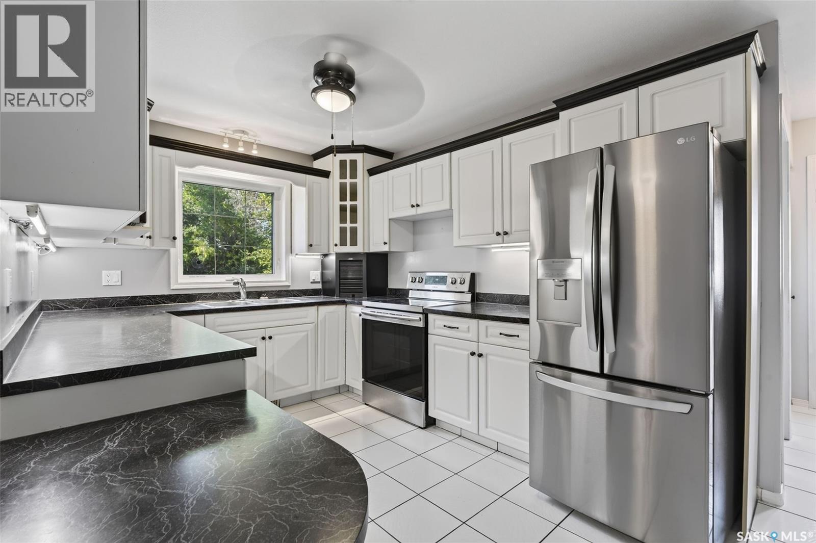 109 1St Avenue E, Vanscoy, SK - Indoor Photo Showing Kitchen