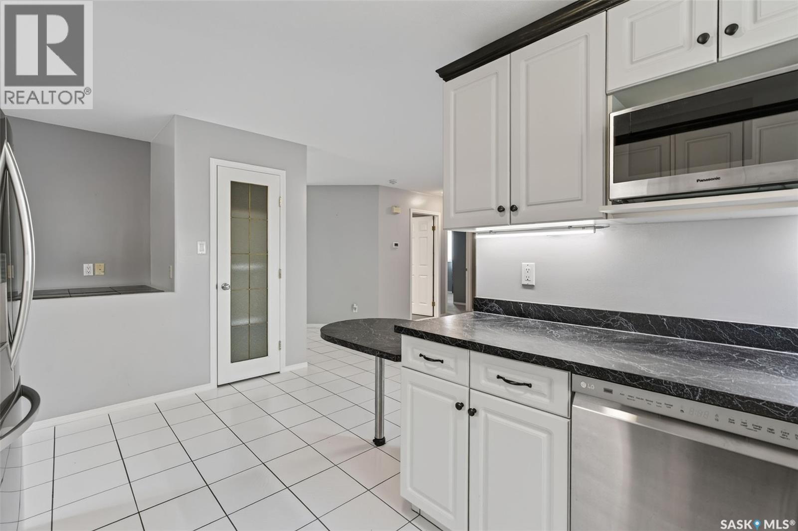 109 1St Avenue E, Vanscoy, SK - Indoor Photo Showing Kitchen
