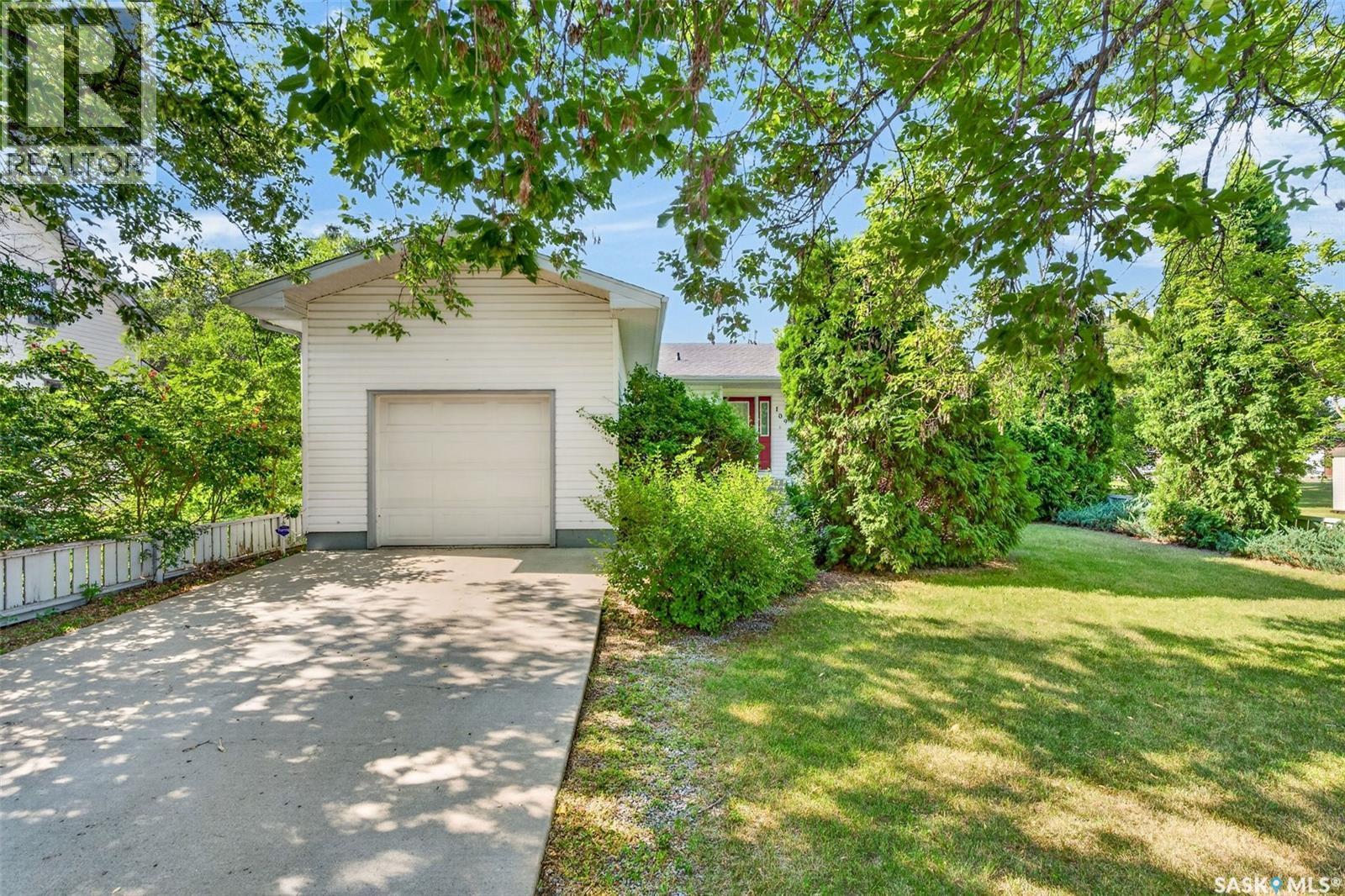 109 1St Avenue E, Vanscoy, SK - Outdoor