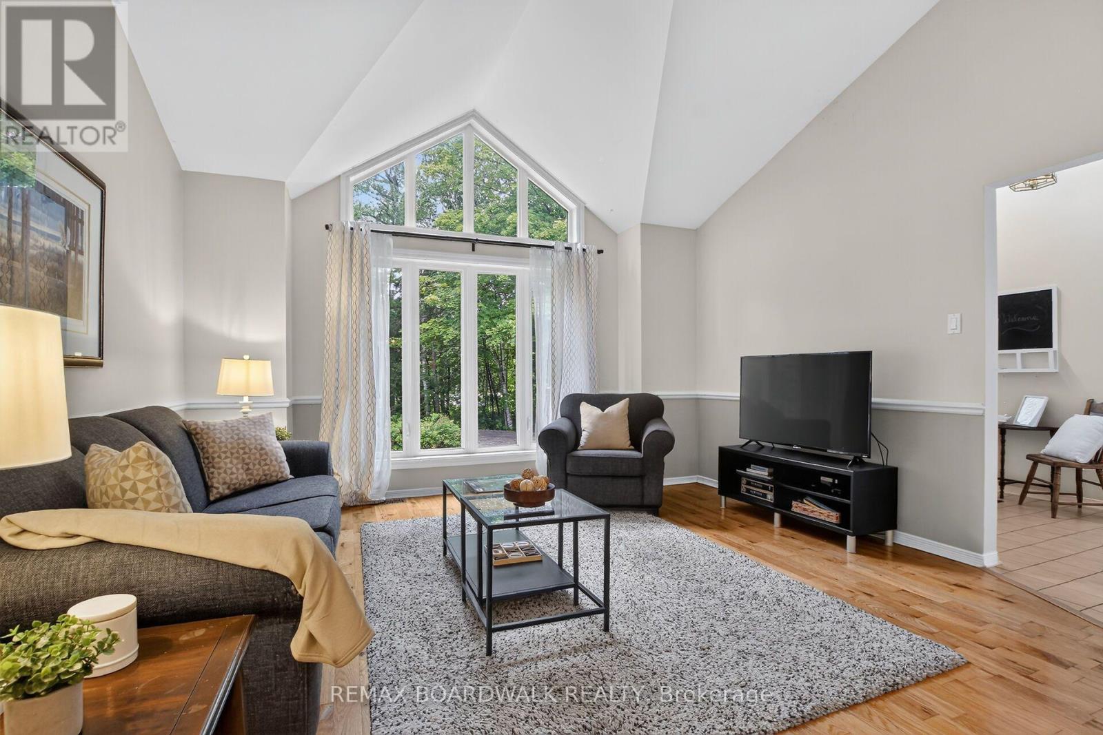 182 Dewar Side Road, Beckwith, ON - Indoor Photo Showing Living Room