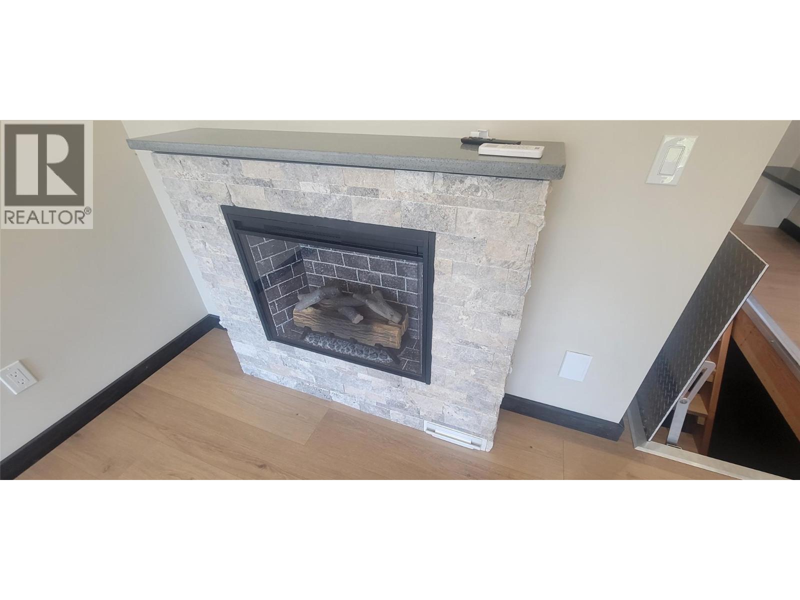 611 Casley Court Unit# 3, New Denver, BC - Indoor Photo Showing Living Room With Fireplace