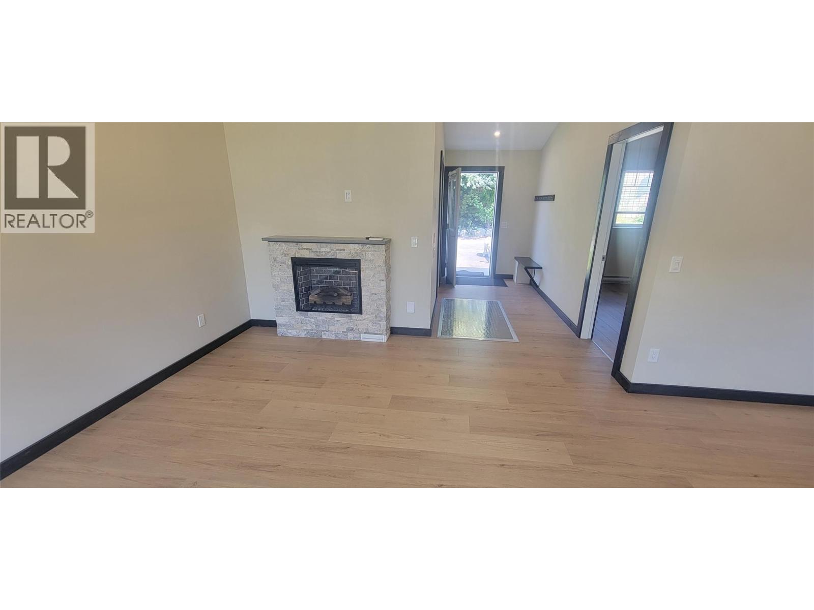 611 Casley Court Unit# 3, New Denver, BC - Indoor With Fireplace