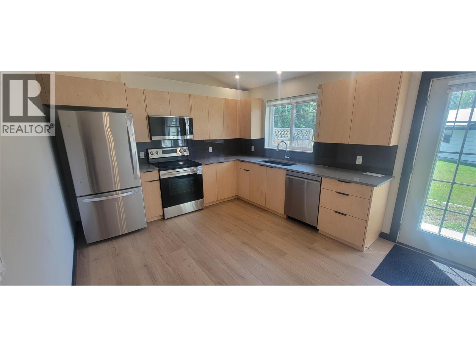 611 Casley Court Unit# 3, New Denver, BC - Indoor Photo Showing Kitchen