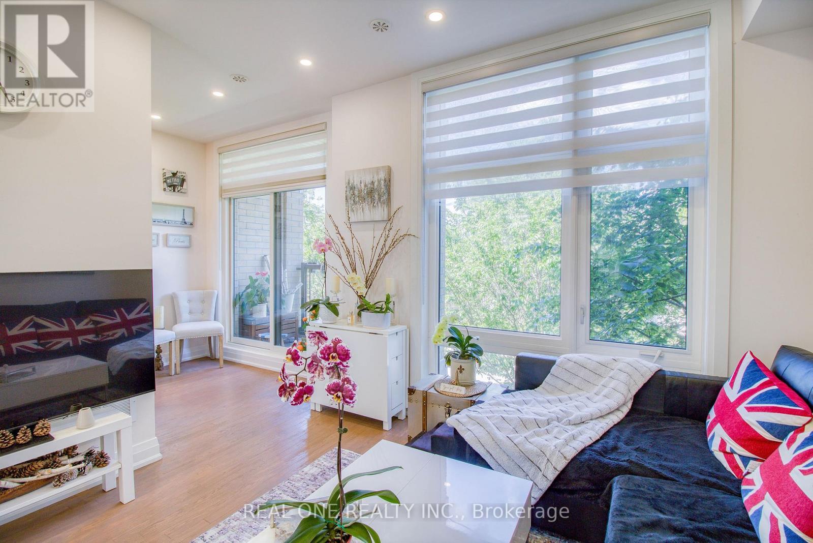 63 - 27 Eldora Avenue, Toronto, ON - Indoor