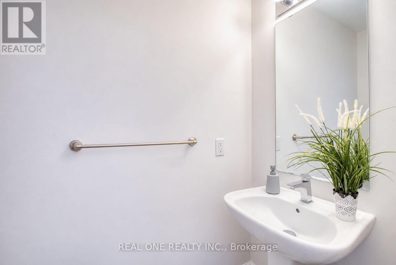 63 - 27 Eldora Avenue, Toronto, ON - Indoor Photo Showing Bathroom
