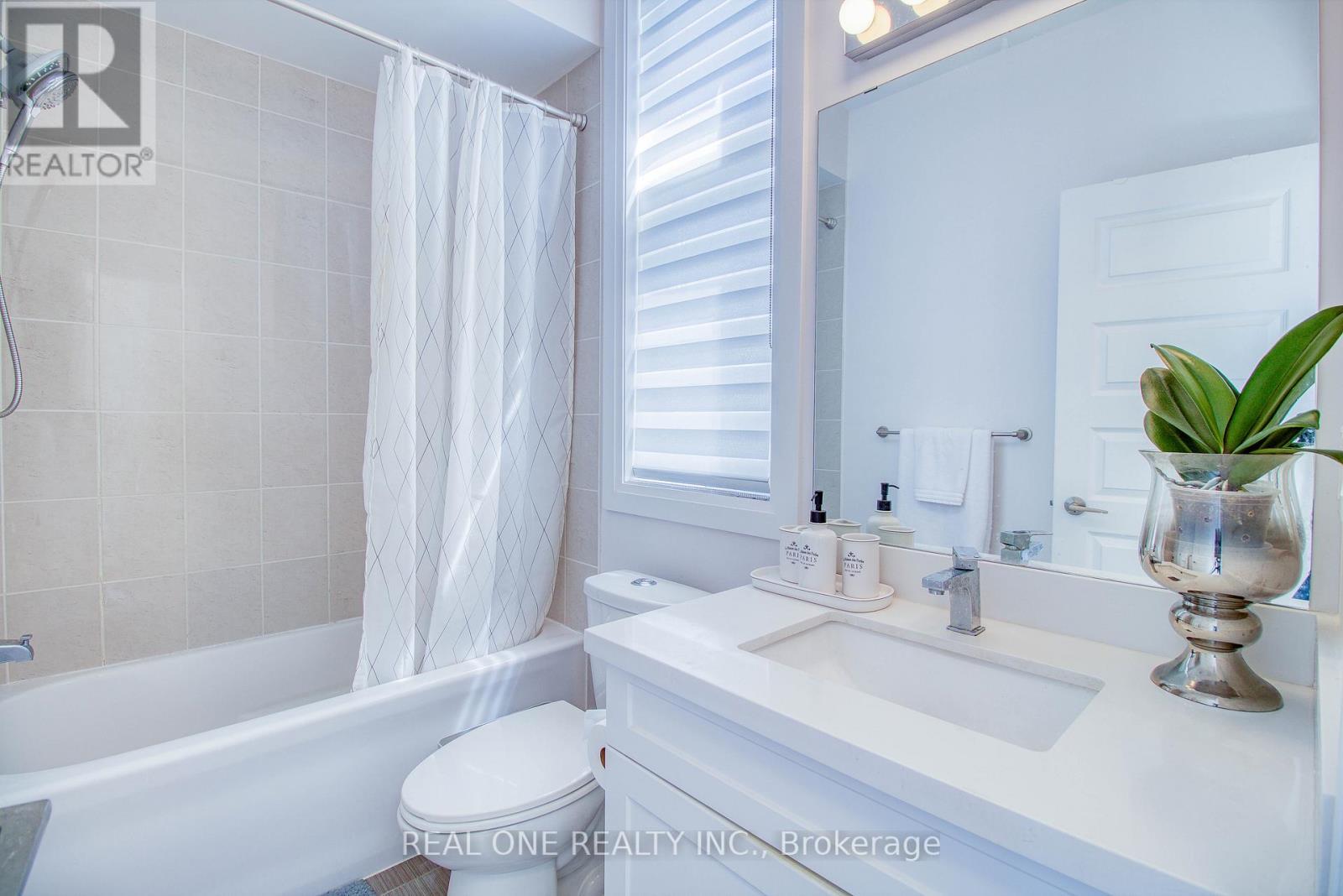 63 - 27 Eldora Avenue, Toronto, ON - Indoor Photo Showing Bathroom