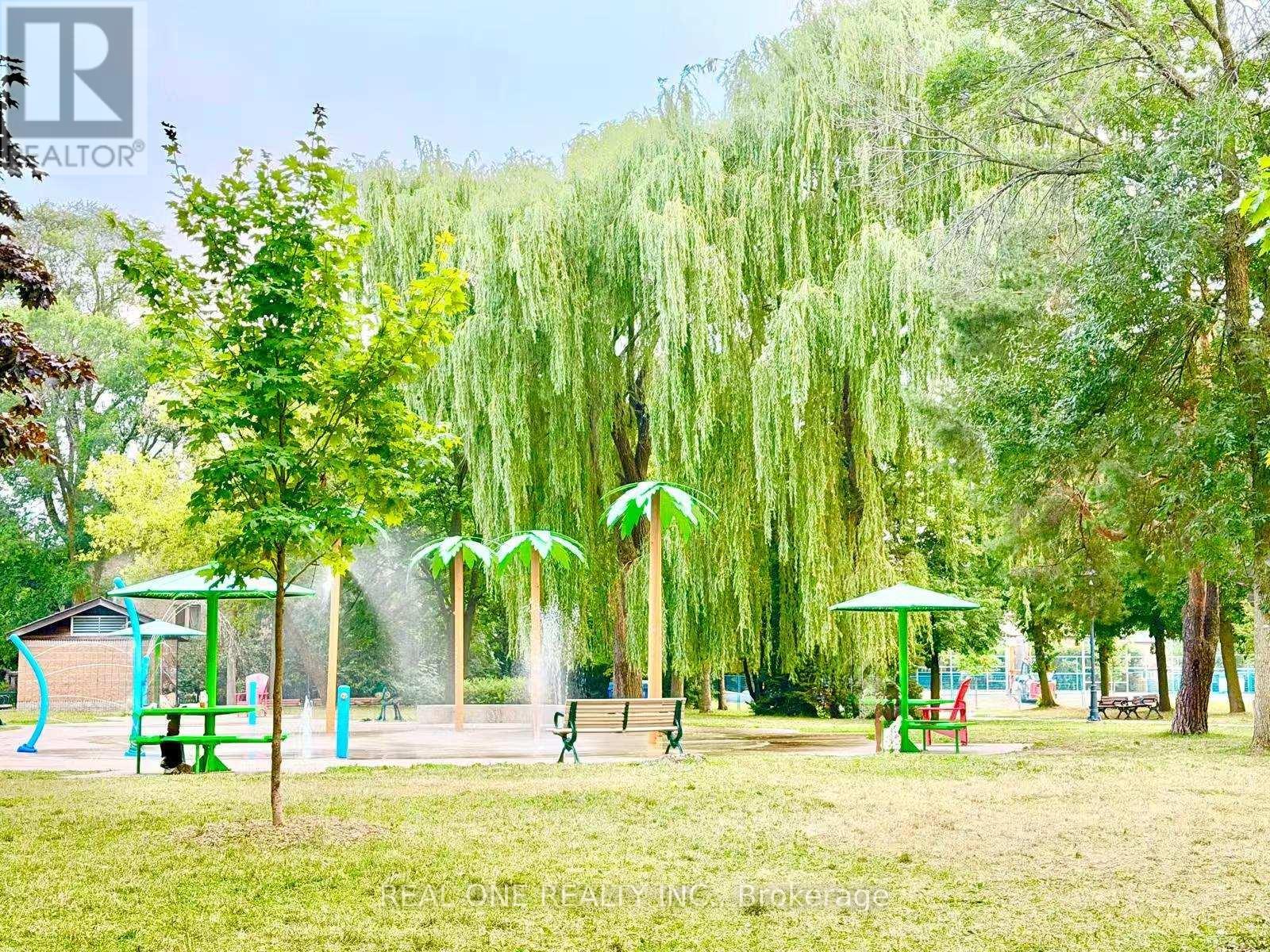 63 - 27 Eldora Avenue, Toronto, ON - Outdoor