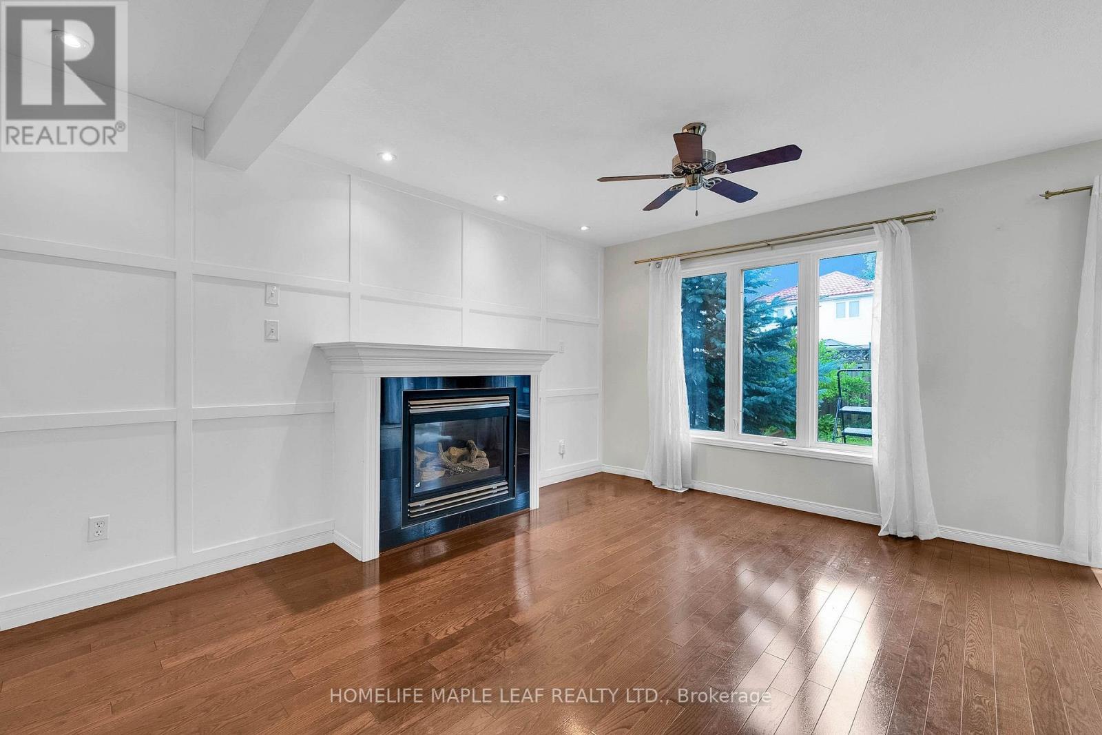 888 Paisley Road, Guelph, ON - Indoor Photo Showing Living Room With Fireplace