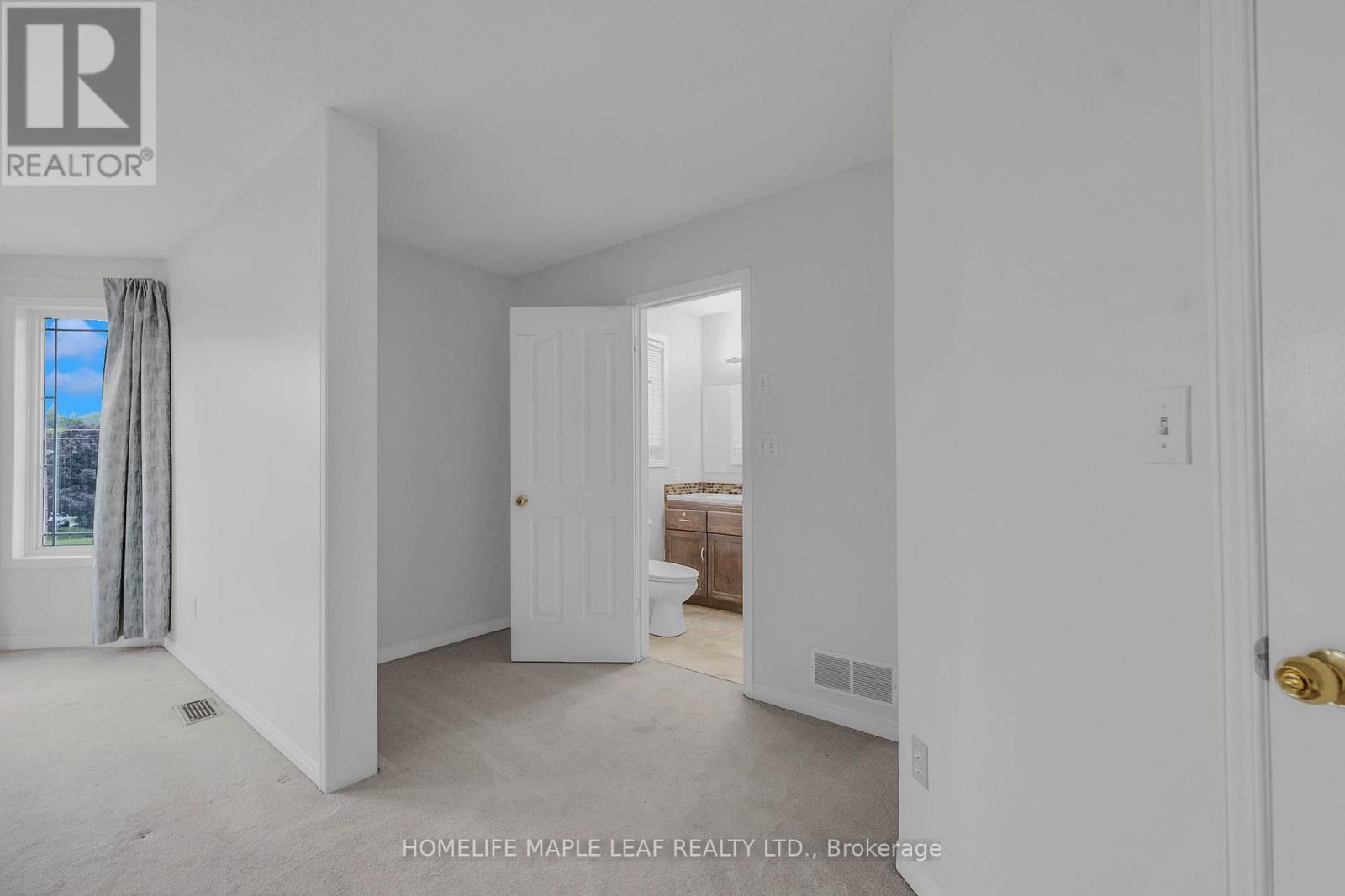 888 Paisley Road, Guelph, ON - Indoor Photo Showing Other Room