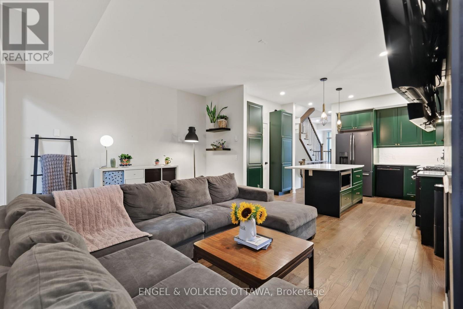304 Riverdale Avenue, Ottawa, ON - Indoor Photo Showing Living Room