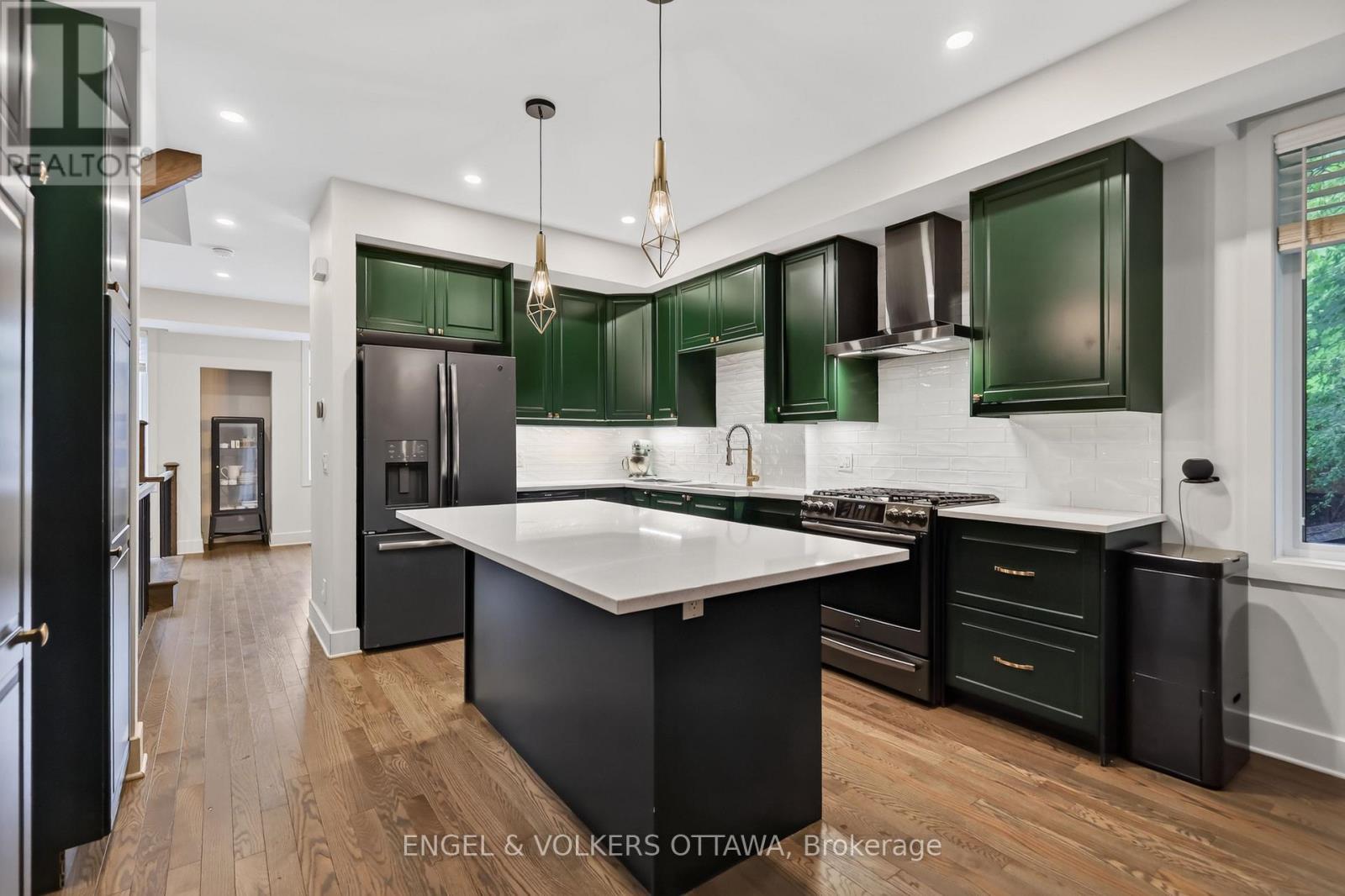 304 Riverdale Avenue, Ottawa, ON - Indoor Photo Showing Kitchen With Upgraded Kitchen