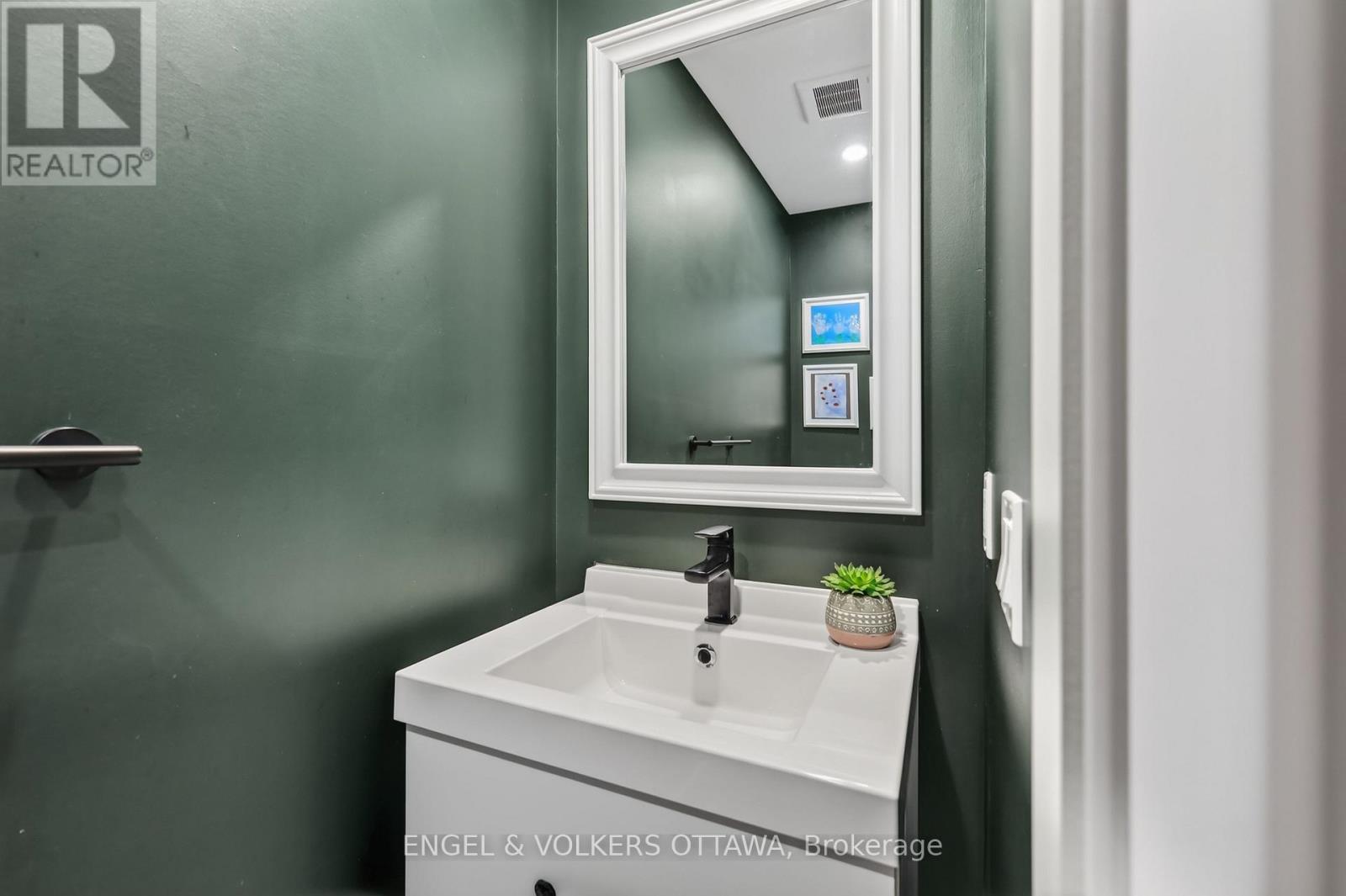 304 Riverdale Avenue, Ottawa, ON - Indoor Photo Showing Bathroom